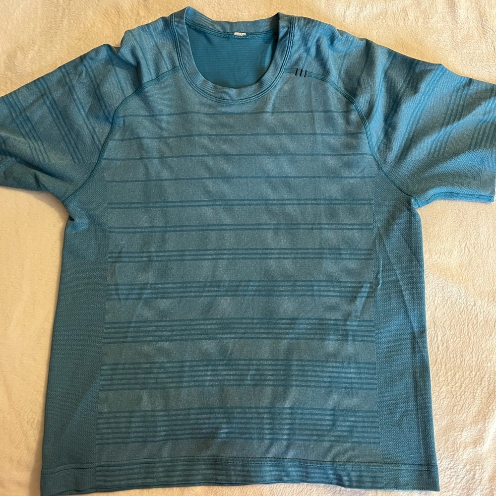 Men’s Lululemon shirt